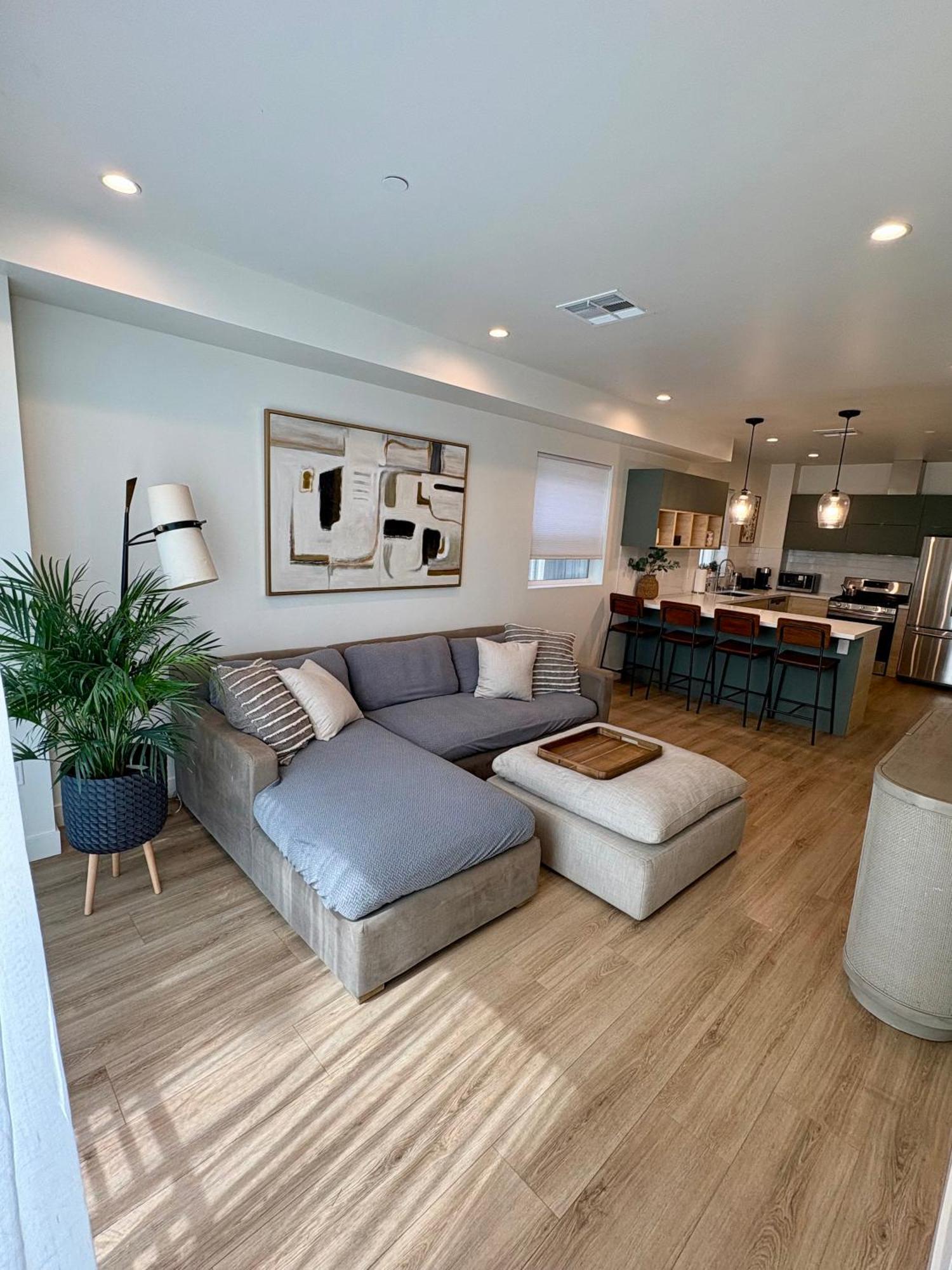 New Luxe 3b 3bath Townhouse Apartment